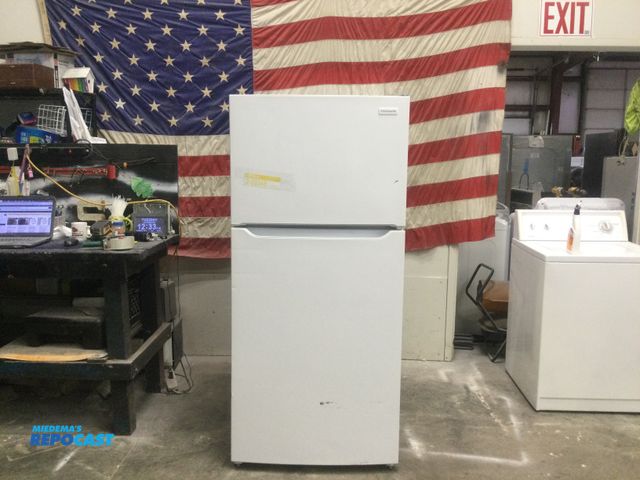 Lot 2-59548 - Frigidaire standard freezer on top Refrigerator/Freezer Frigidaire freezer on top
even temp
fresh st...