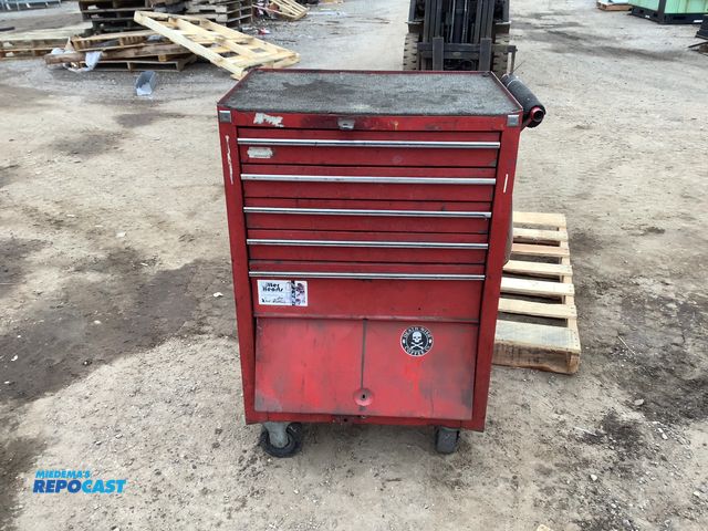 Lot 2-92068 - GM toolbox on casters, 41”x29”x18”