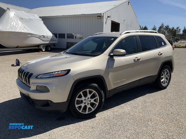 Lot 2-61188 - 2015 Jeep Cherokee Latitude SUV 4x4