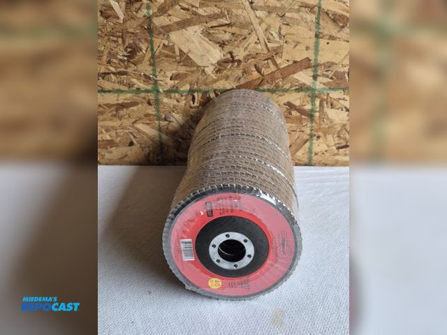 Lot 2-55550 - new grit flap disc 45" magna 25 pc. per sleave 40 grit