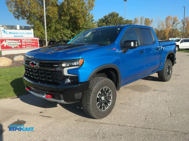 Lot 2-41811 - 2022 Chevrolet Silverado 1500 ZR2 Crew Cab Short Box Pickup Truck 4x4