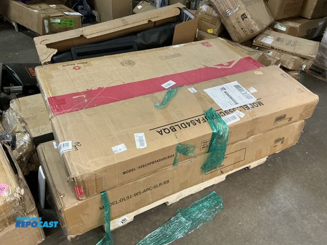 Lot 2-27313 - Lot of one black S2Q-Lite adjustable bed base, a 55SCHPBFAS4DLBQA and DA0673WB01A miscellaneous furn...