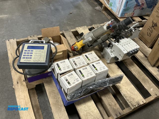 Lot 2-99283 - SMC industrial aur valve, 2 filter regulator lubricator, and other misc industrial parts