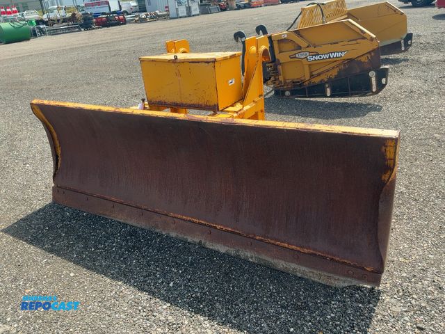 Lot 2-40088 - 9' Plow Blade off a Caterpillar 160H Motor Grader, bottom corner of cutting edge broke off/missing, ...