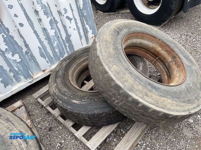 Lot 2-72714 - 2 Used tires on Dayton rims , 11R22.5 Bridgestone and 11R22.5 Dunlop