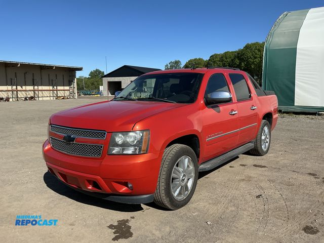 Lot 2-40010 - 2009 Chevrolet Avalanche LTZ 4WD Crew Cab Short Box Pickup Truck 4x4
