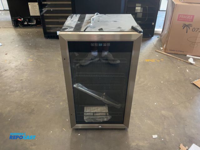 Lot 2-67715 - Scratch & Dent Vinotemp VTBC108L01SS 108-Can Single-Zone Beverage Cooler
