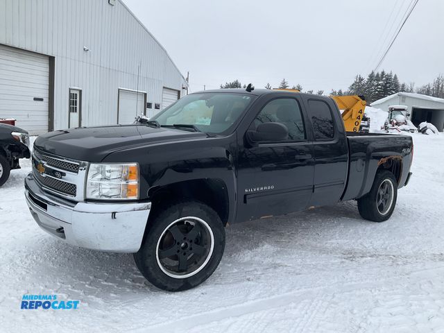 Lot 2-60727 - 2012 Chevrolet Silverado LT Extended Cab Standard Box Pickup Truck 4x4