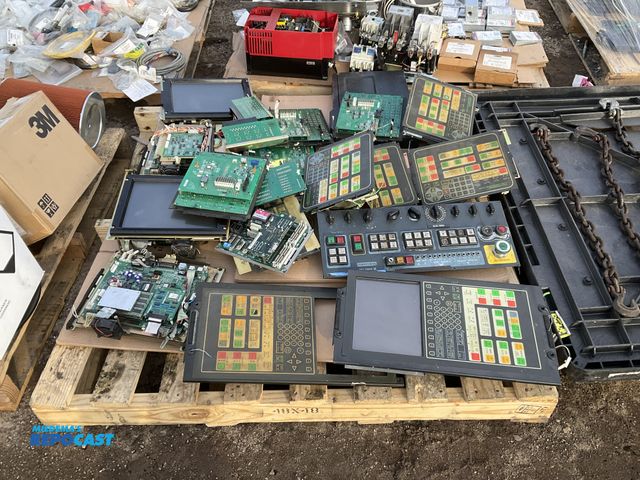 Lot 2-19332 - Large Lot of various different circuit boards and electronic screens and devices.