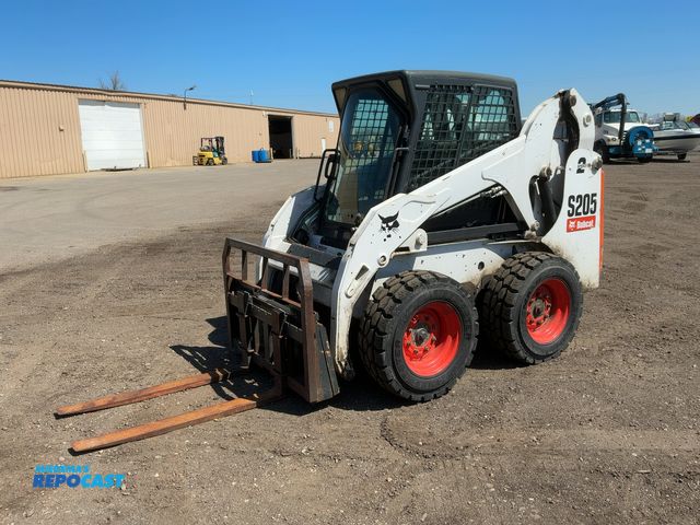 Lot 2-43121 - 2008 Bobcat S205 Compact Skid Steer Loader