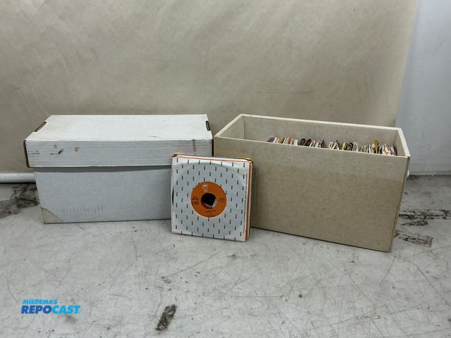 Lot 2-96044 - 2 Boxes of 45 RPM Jukebox Records - 60s,70,80s - Pop, Country, Rock