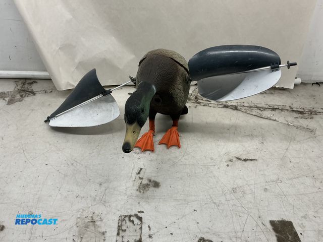 Lot 2-96649 - Spinning wing decoy duck for hunting.