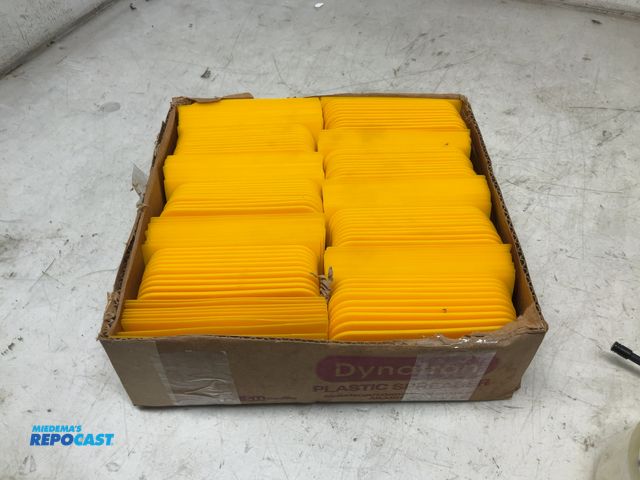Lot 2-18570 - (144) 3"x5" Bondo Spreaders