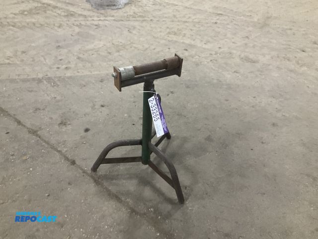Lot 2-33265 - Pipe roller stand