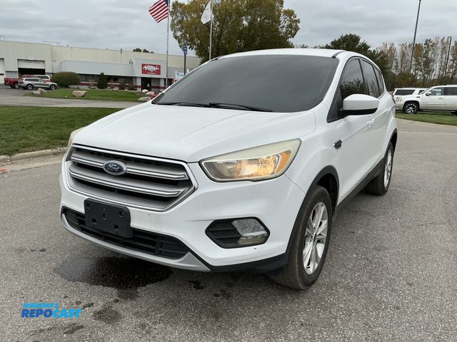 Lot 2-69330 - 2017 Ford Escape SE SUV 4x4