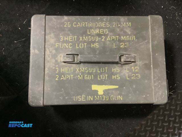 Lot 2-33199 - Old ammo box holds 25 cartridges of 20 mm