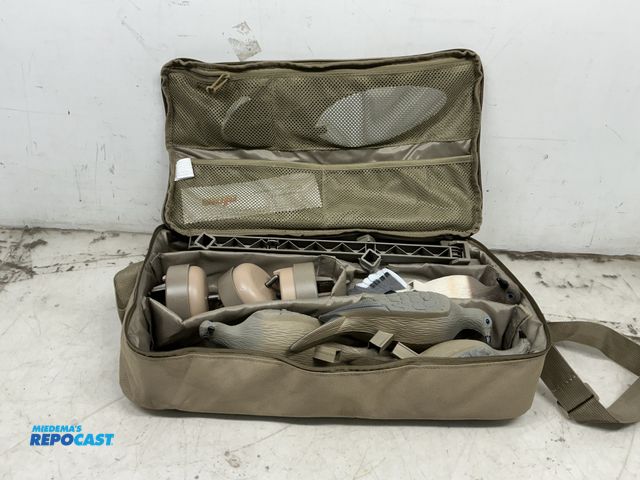 Lot 2-14945 - Mojo Voodoo Dove Decoys HW2300