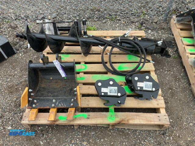 Lot 2-31775 - IRanch Mini Excavator Attachments Quick Attach Hydraulic Powered