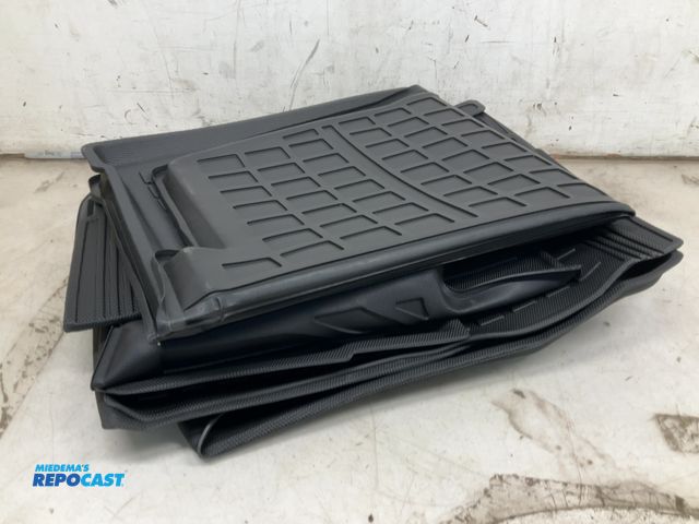 Lot 2-95974 - (6) model specific black front row and back row car mats