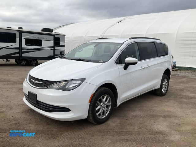 Lot 2-40150 - 2020 Chrysler Voyager Passenger Van FWD