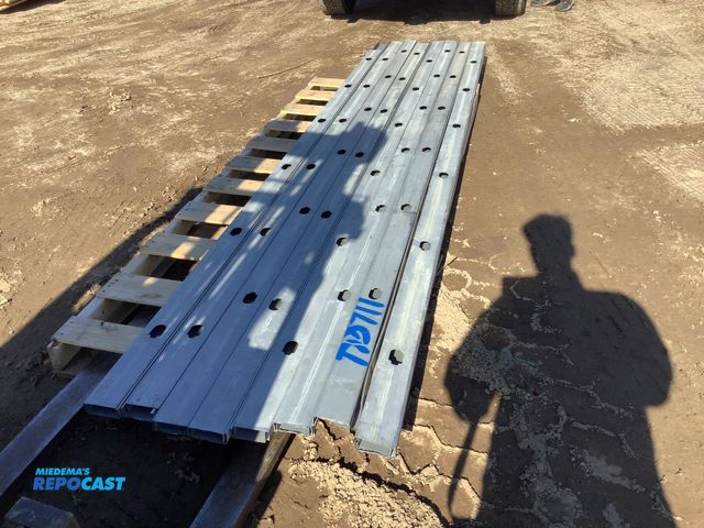 Lot 2-19280 - 16 metal wall studs, 11 1/2" x 3 3/4" 12+ feet long