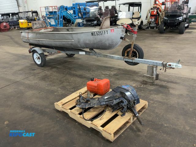Lot 2-33199 - 1995 Unknown 12’ Aluminum Fishing Boat