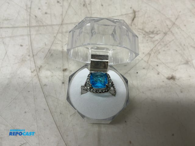 Lot 2-18121 - Silver synthetic cubic zirconia color stone, size 7