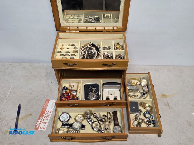 Lot 2-40303 - Estate jewelry box, unknown/untested contents. as found.
