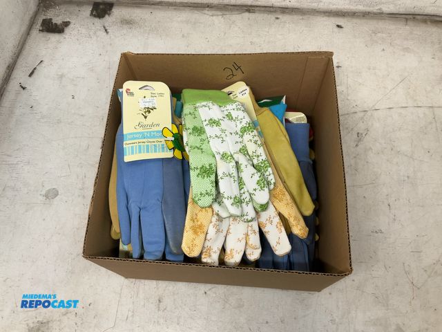Lot 2-18577 - (24) Assorted Pairs of Women’s Garden Gloves