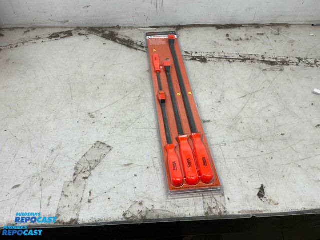 Lot 2-65321 - Lot of New 4pc mechanics pry bar set size 8", 12", 18”, 24", high impact square pvc. made in USA