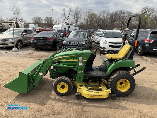 Lot 2-39074 - 2007 John Deere 2305 sub compact utility Tractor