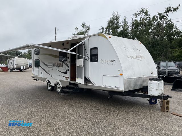 Lot 2-61925 - 2012 Passport 2650BH Camper Travel Trailer