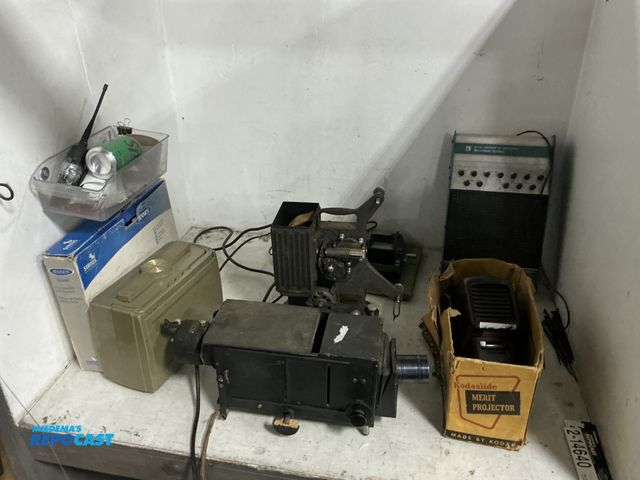 Lot 2-16270 - lot of VTG Projector, Kodascope, Kodaslide