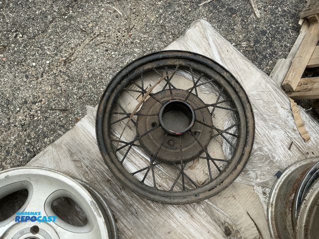 Lot 2-18987 - Lot of (1) 98’ explorer tire rim