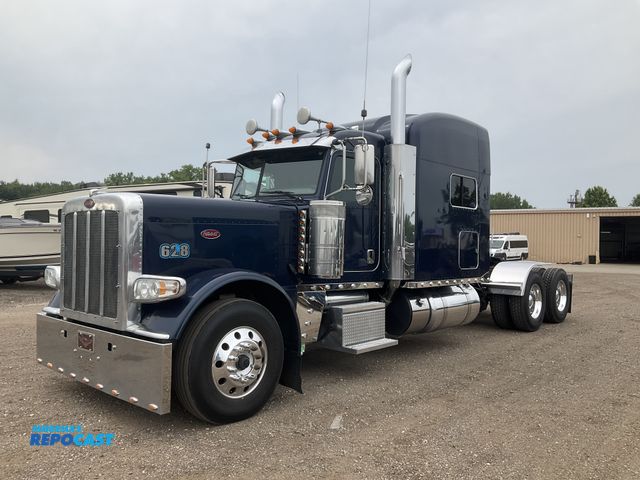 Lot 2-11219 - 2019 Peterbilt 389 Semi Truck