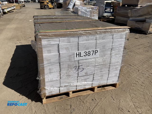 Lot 2-33398 - (35) boxes of Maple Faded Dunes HL387P - 1/2" x 7-1/2" x up to 74-3/4" Length Planks 31.09 31.09 SQ....