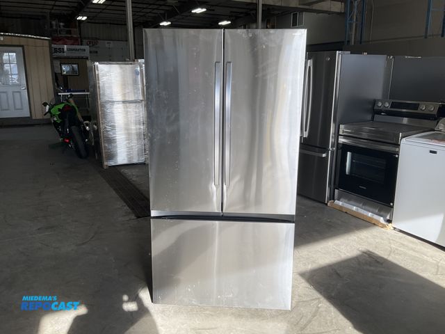 Lot 2-40461 - Scratch & Dent Samsung RF32CG5300SR Refrigerator/Freezer