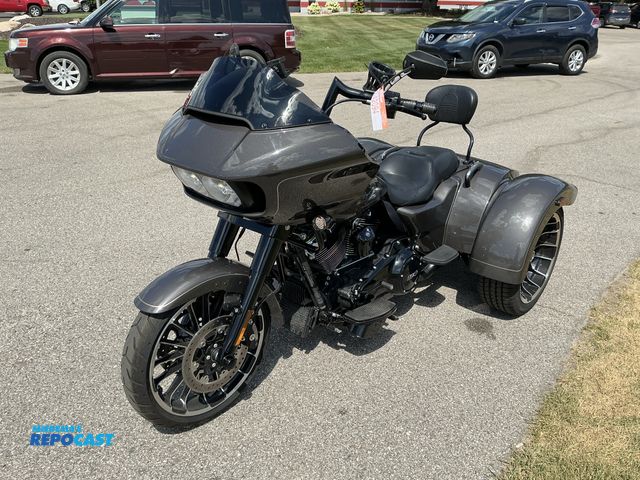 Lot 2-42094 - 2023 Harley Davidson FLTRT Road Glide 3 3-wheeler