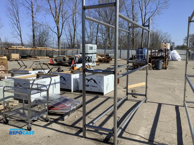 Repocast.com - Lot 2-19487 - Stainless Steel Tire racks