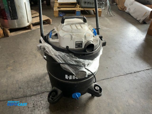Lot 2-11571 - Hart 16 gallon wet/dry vacuum 120volts 60Hz VOC1612PF 3701