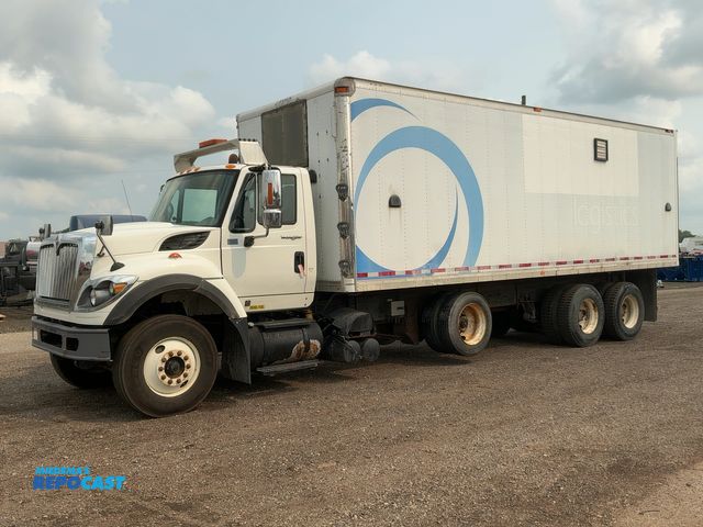 Lot 2-40225 - 2010 International 7600 SFA 6x4 26' Box Truck