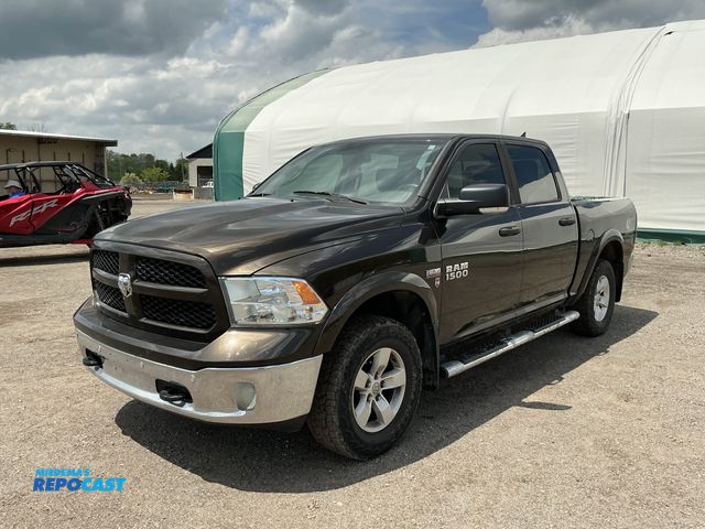 Lot 2-30113 - 2014 Ram 1500 SLT Crew Cab SWB 4WD Crew Cab Standard Box Pickup Truck 4x4