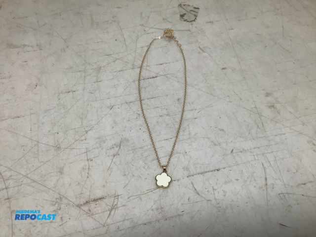 Lot 2-74107 - New Gold white five-petal flower pendant necklace