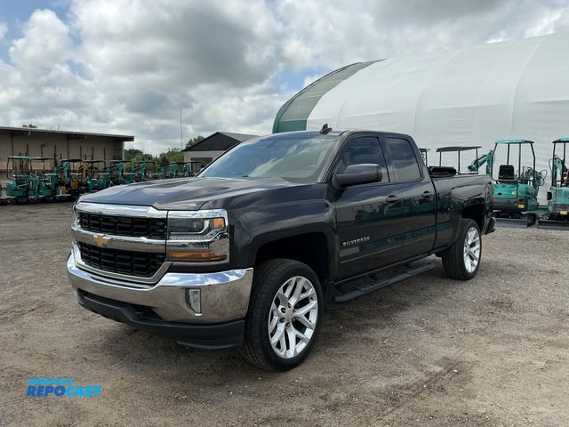 Lot 2-10237 - 2016 Chevrolet Silverado LT Double Cab 4WD Extended Cab Standard Box Pickup Truck 4x4