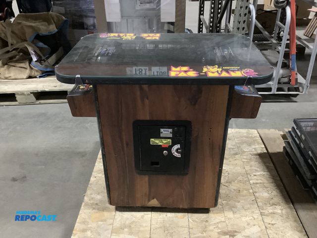 Lot 2-92613 - 1 Bally co. Arcade game Mrs. Packman (by MIDWAY) game table