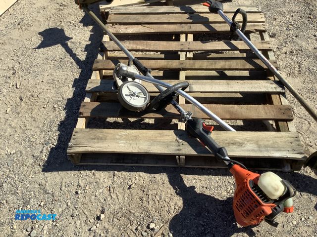 Lot 2-75422 - Echo PAS-225 weed whacked 59” long with extra edger attachment gas powered