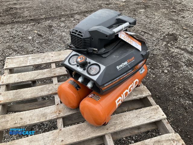 Lot 2-40581 - Ridgid Air Compressor OF45200SS Electric Powered 4.5Gal 200Psi