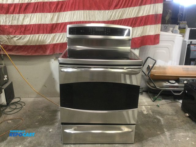 Lot 2-56728 - GE Profile glass top Range 4 burner with warming burner 
warming drawer 
induction