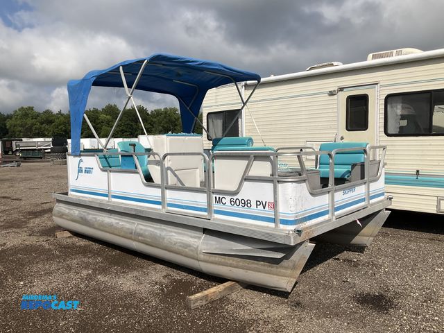 Lot 2-21528 - 1994 Seahunt Skipper 16’ Pontoon Boat