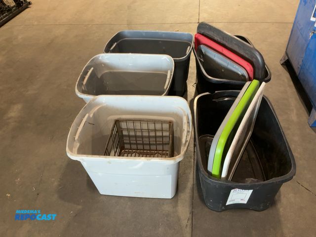 Lot 2-92723 - Lot of miscellaneous totes/crates.